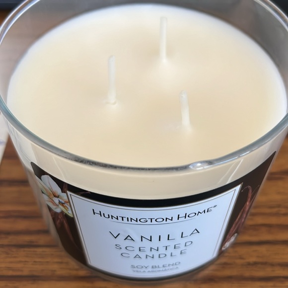 [DONATED] Huntington Home | Vanilla Scented Candle Soy Blend - Picture 3 of 4